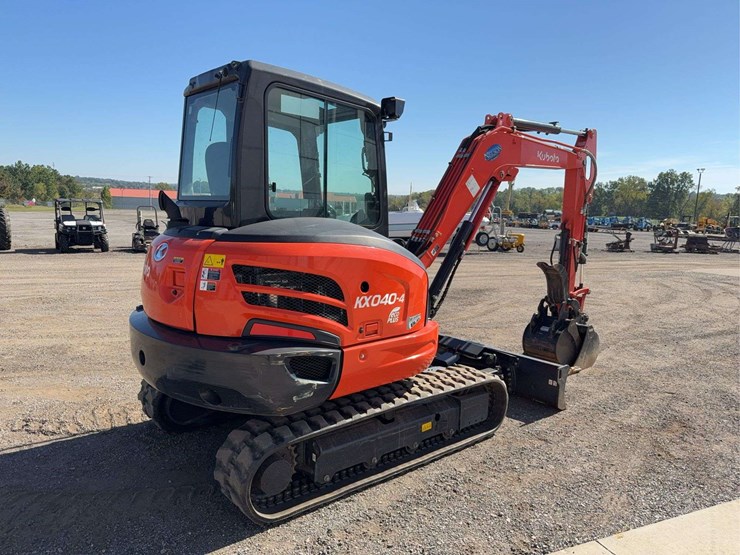 2022-kubota-kx040-4-image-3