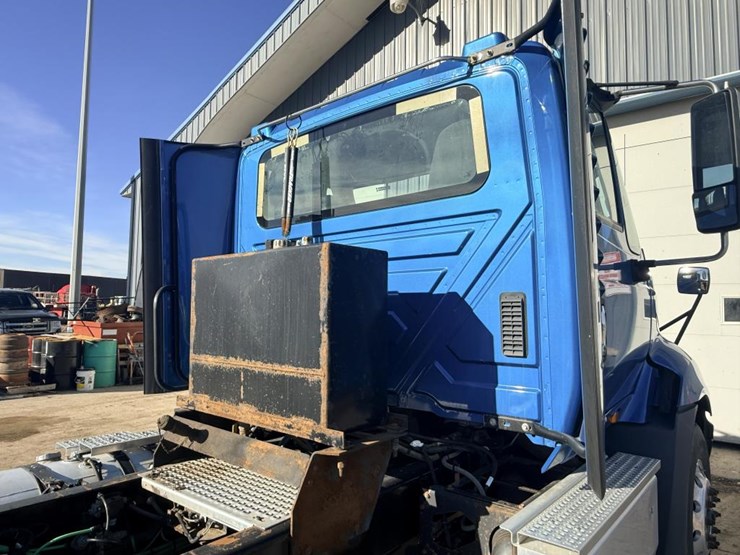 2017-international-prostar-image-11