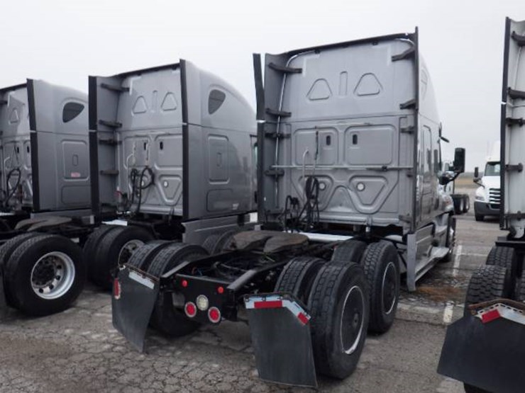 2019-freightliner-cascadia-125-image-17