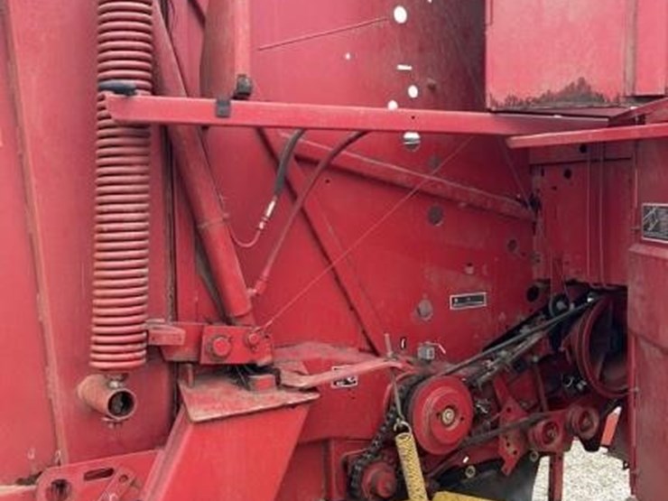 new-holland-660-image-16