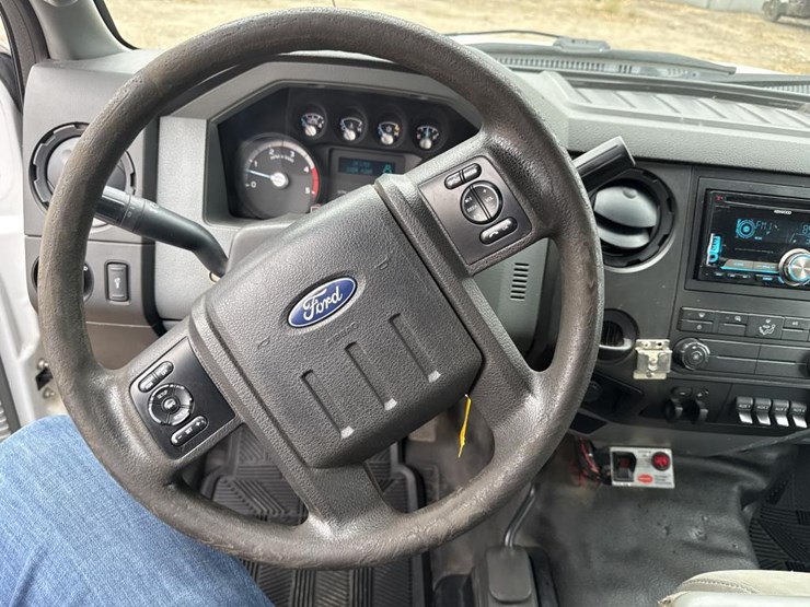 ford-f550-xlt-image-35