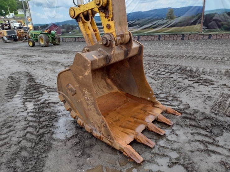 komatsu-pc240-lc-11-image-16