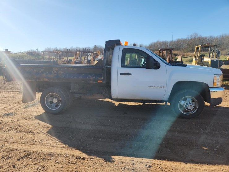 2009-chevrolet-3500-image-6