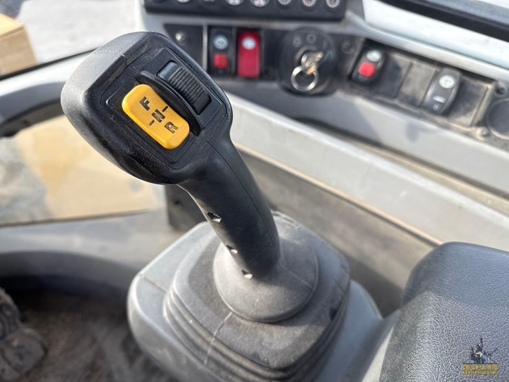 2014-caterpillar-924k-image-18