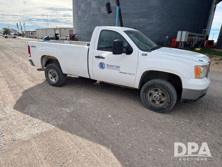 2009-gmc-sierra-2500hd-image-3