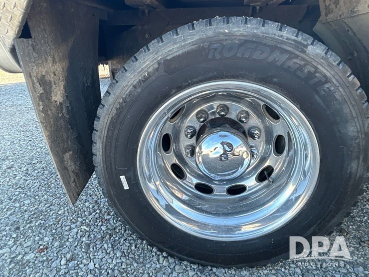 peterbilt-330-image-23