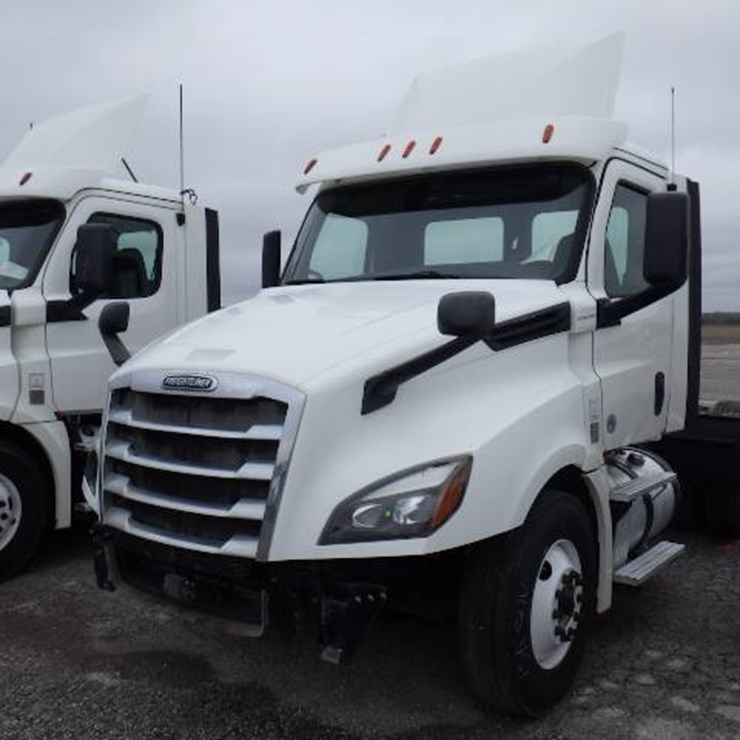 2018 FREIGHTLINER CASCADIA 126