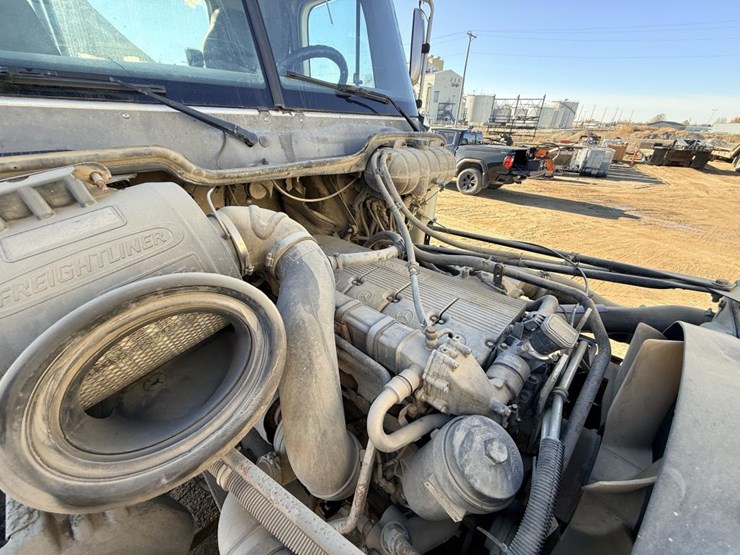 2007-freightliner-columbia-120-image-43