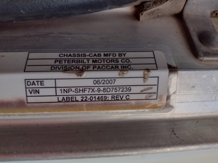 peterbilt-365-image-5