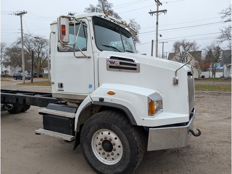 western-star-4700sb-image-4