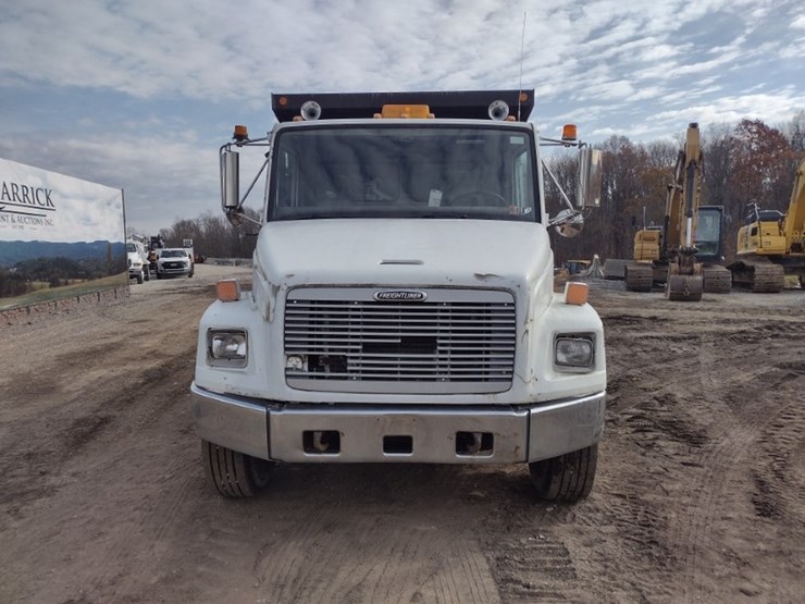 freightliner-fl70-image-2