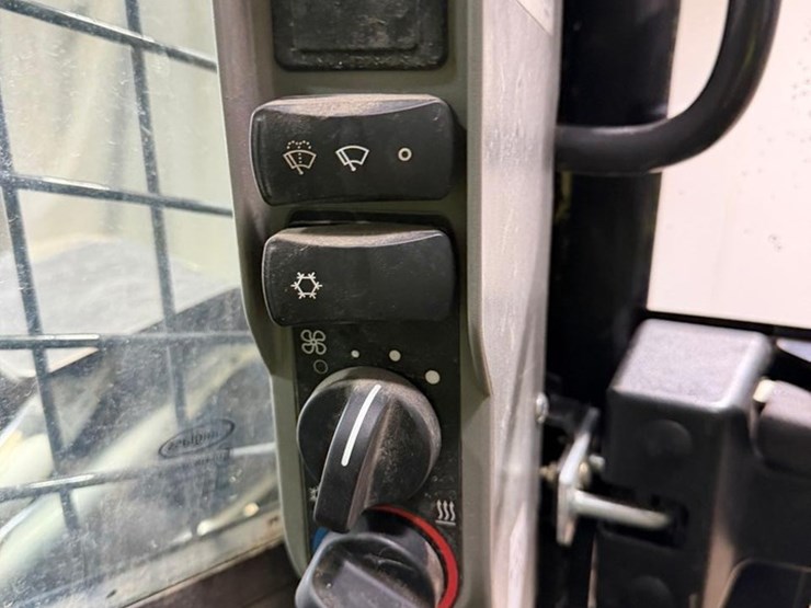 2024-new-holland-c337-image-29