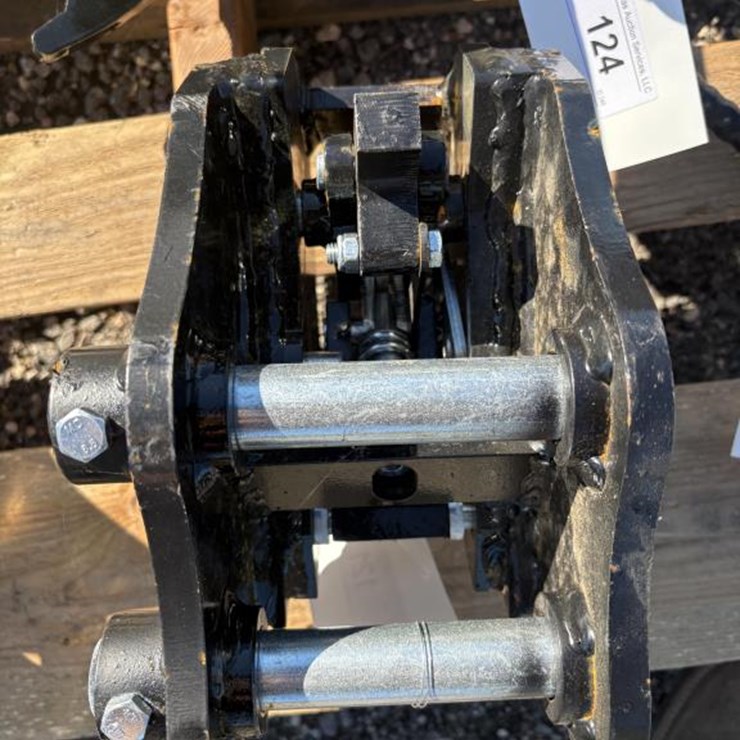 #124 • IRETC Hydraulic Thumb Clamp