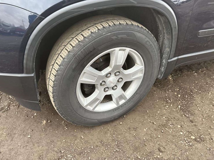 2011-gmc-acadia-image-8