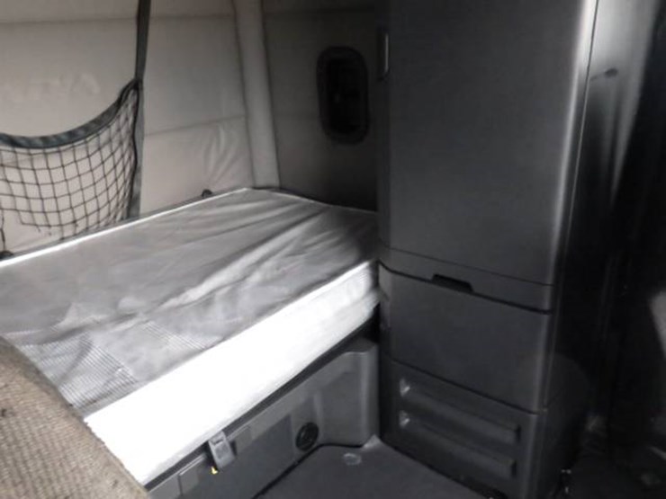 freightliner-cascadia-126-image-6