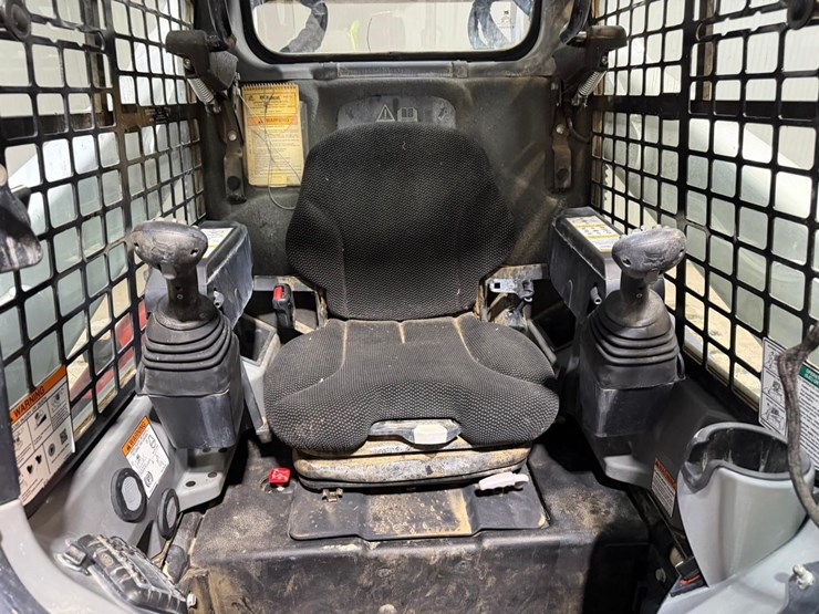 2022-bobcat-t740-image-21