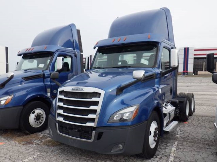 2020-freightliner-cascadia-126-image-1