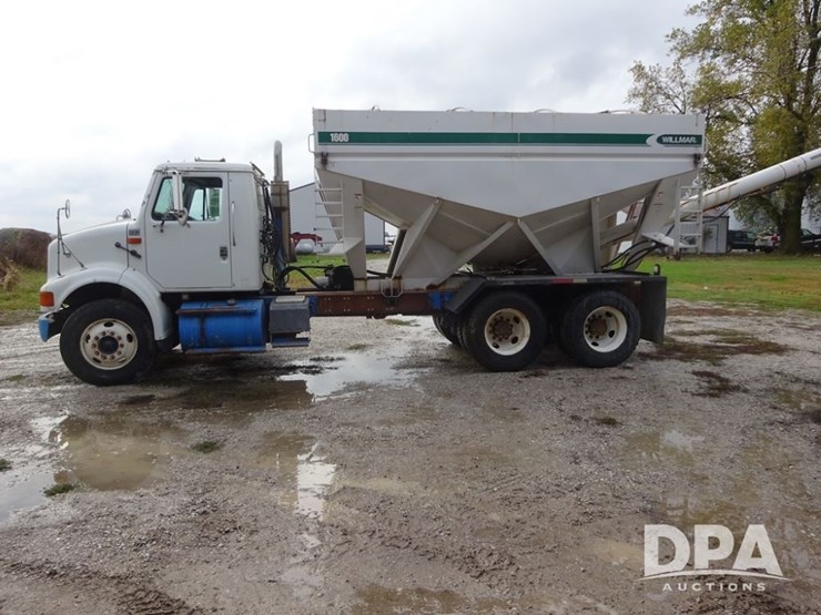 2003-international-8100-image-35