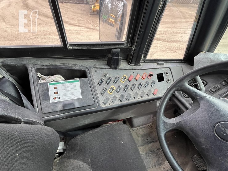 2014-thomas-saf-t-liner-c2-image-19