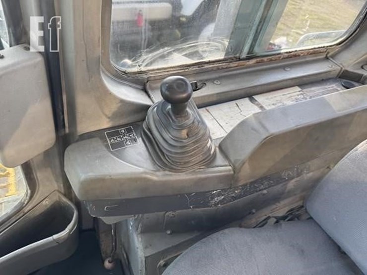 komatsu-d65ex-12-image-16