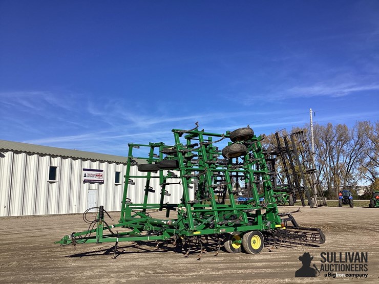 john-deere-2210-image-1