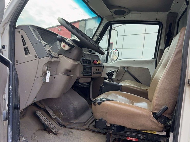 2005-sterling-l8500-image-26