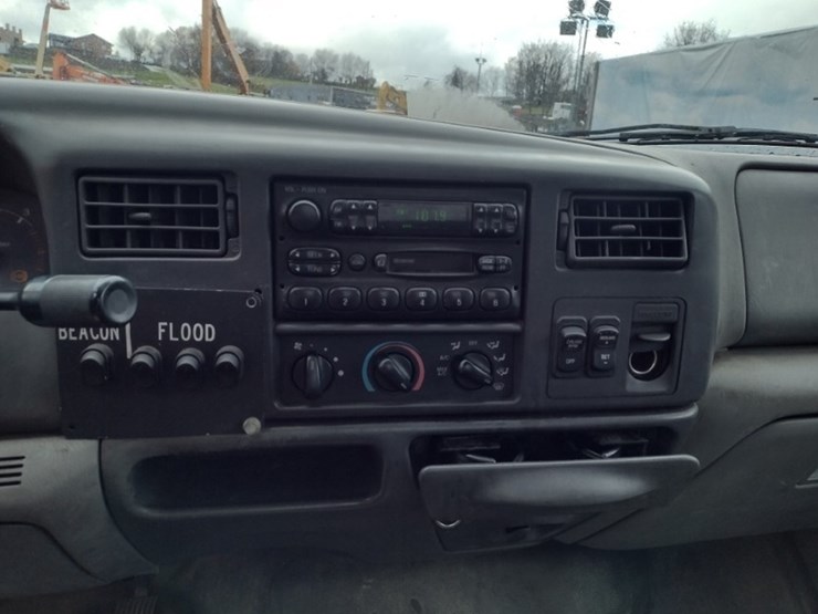 2005-ford-f650-image-8