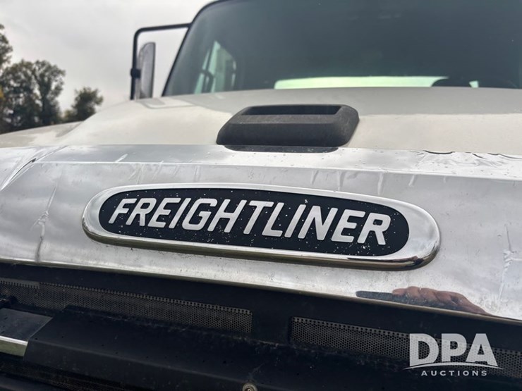 freightliner-114sd-image-20
