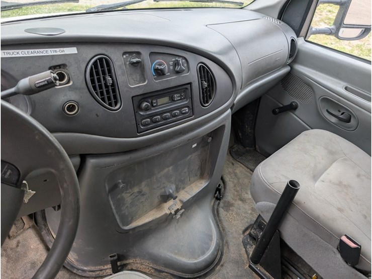 2006-ford-e350-image-15