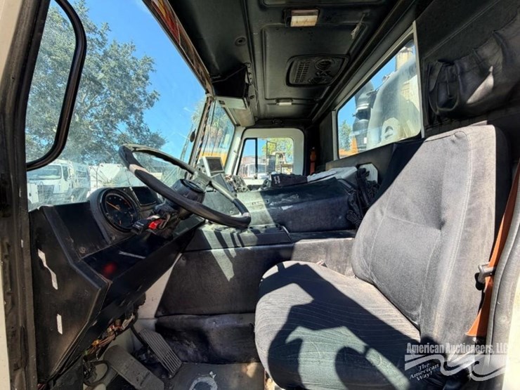 2015-mack-leu613-image-15