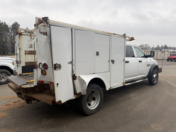 #1830-•-2015-ram-5500-4x4-service-truck-image-6