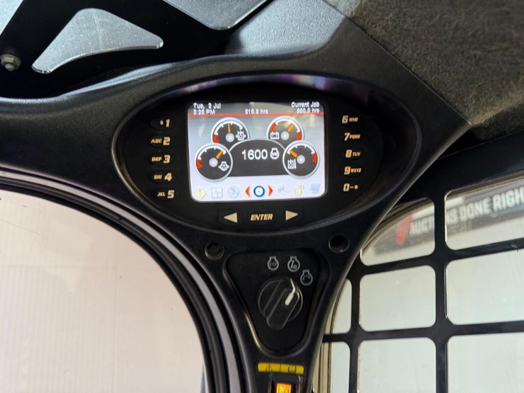 2023-bobcat-t770-image-29