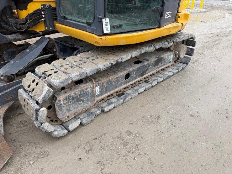 2018-deere-85g-image-16