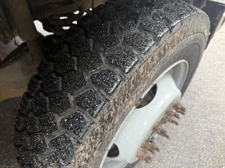 2011-ford-f550-image-46