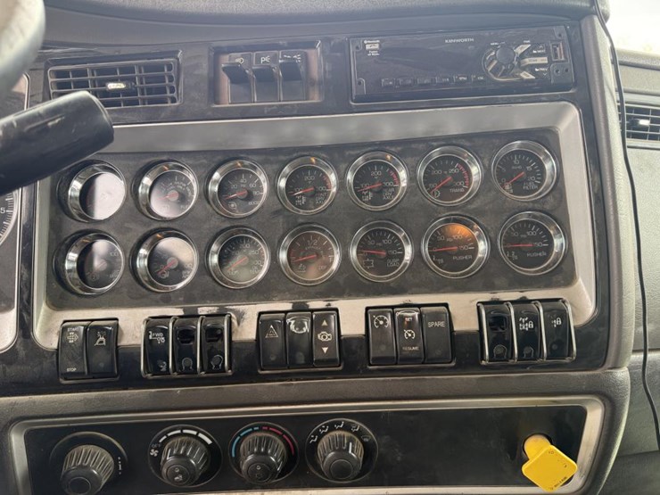 2014-kenworth-t800-image-43