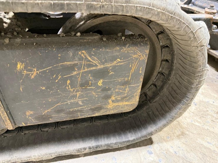 2022-case-cx37c-image-25