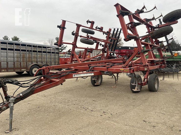 case-ih-4300-image-1