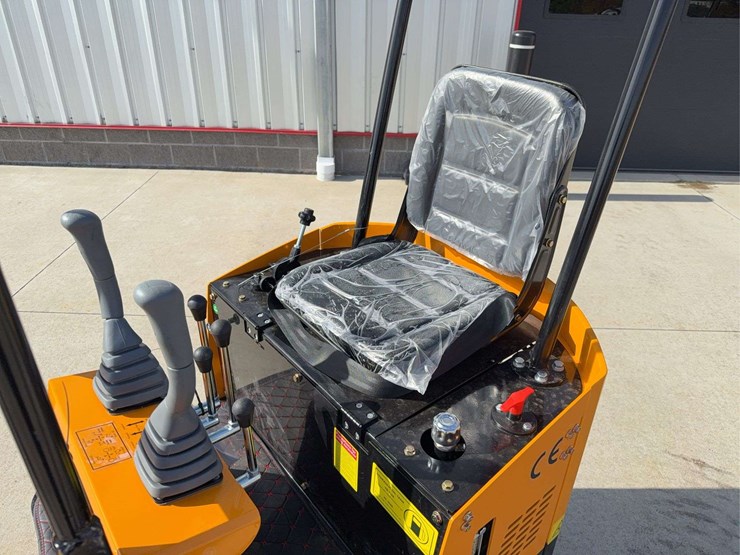 2025-miva-va13-mini-excavator-image-10