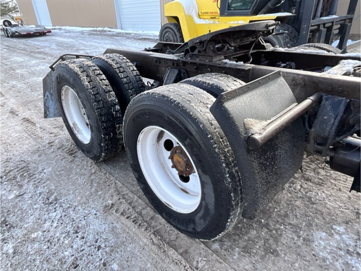 2014-kenworth-t440-image-7