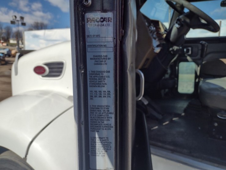 peterbilt-335-image-6