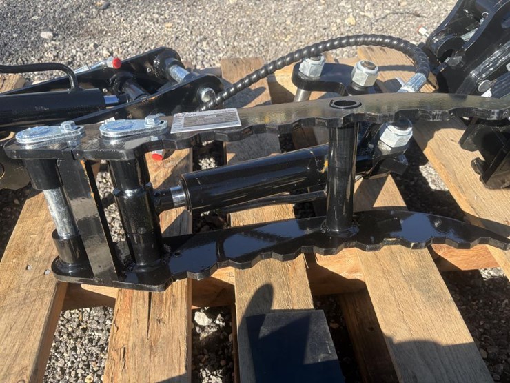 #125-•-iretc-hydraulic-thumb-clamp-image-2