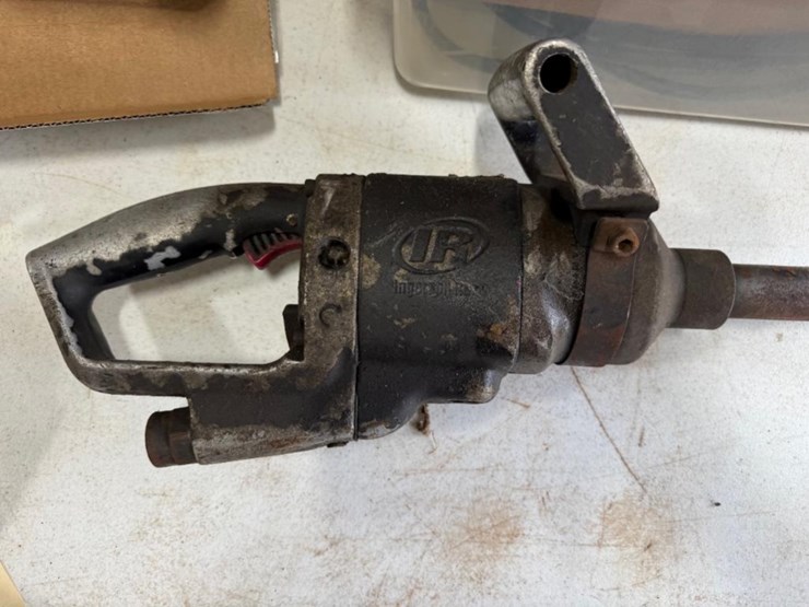 impact-wrench,-angle-grinder,-and-vise-image-5