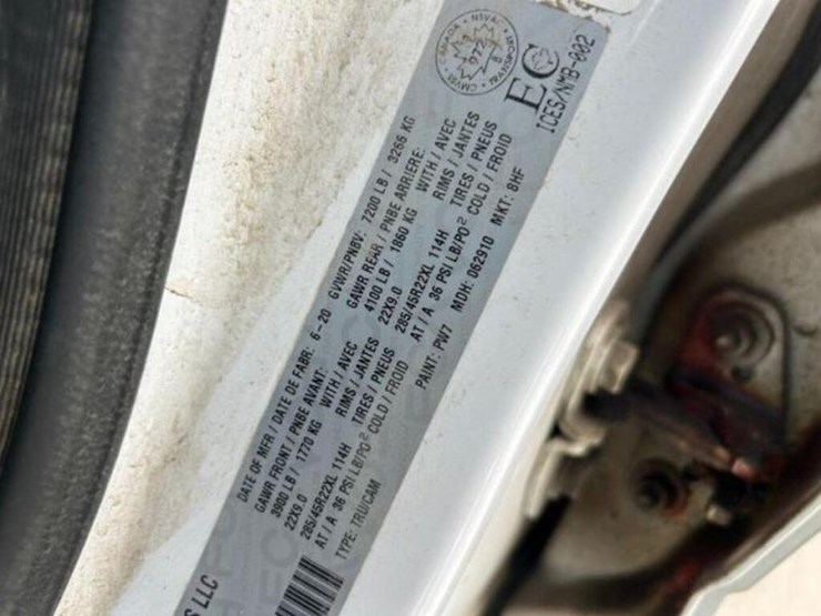 2020-ram-1500-laramie-longhorn-image-9