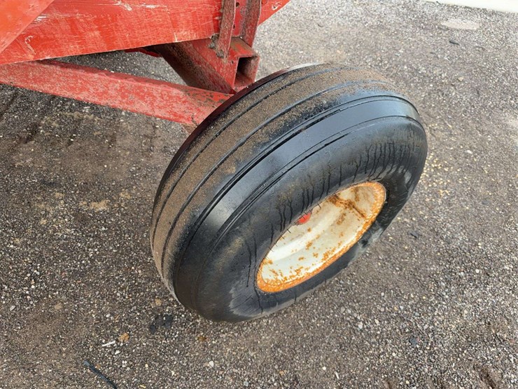 unverferth-mccurdy-gravity-wagon-image-5