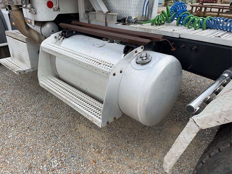 2009-peterbilt-389-image-6