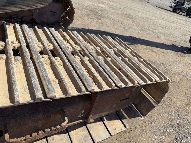 hitachi-225-excavator-image-26