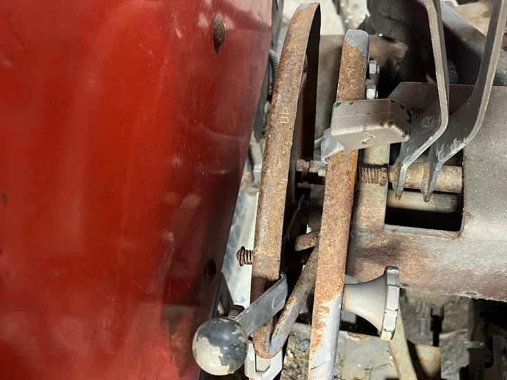 massey-ferguson-265-image-31