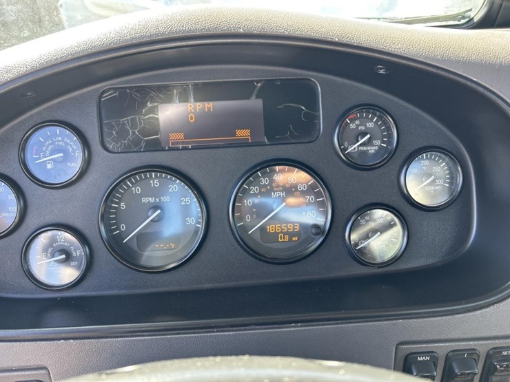 2017-peterbilt-337-image-102