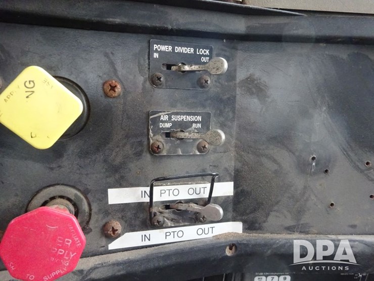 2003-international-8100-image-80