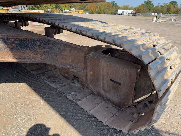 hitachi-225-excavator-image-32